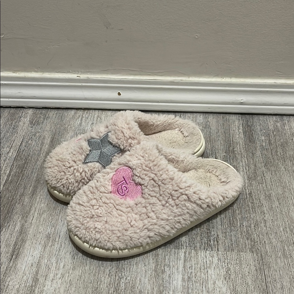 Taylor swift lover slippers